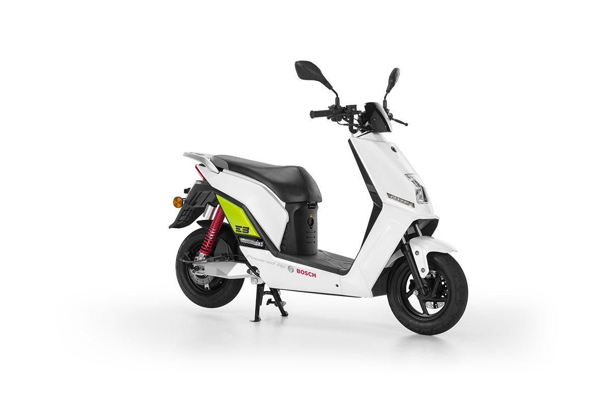 https://valentinomoto.it/wp-content/uploads/2022/06/LIFAN-E3-scooter-elettrico-in-pronta-consegna-da-Valentino-Moto-scaled-1.jpg