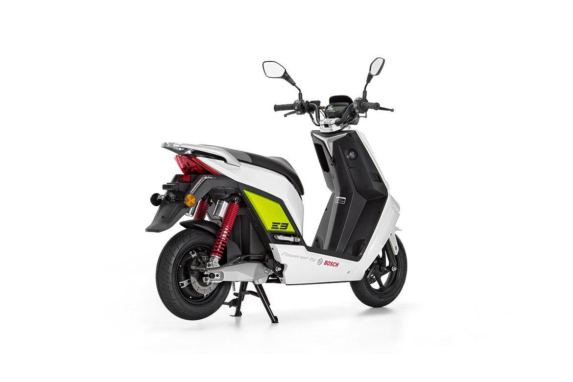 https://valentinomoto.it/wp-content/uploads/2022/06/LIFAN-E3-scooter-elettrico-retro-in-pronta-consegna-da-Valentino-Moto.jpg-scaled-1.jpg
