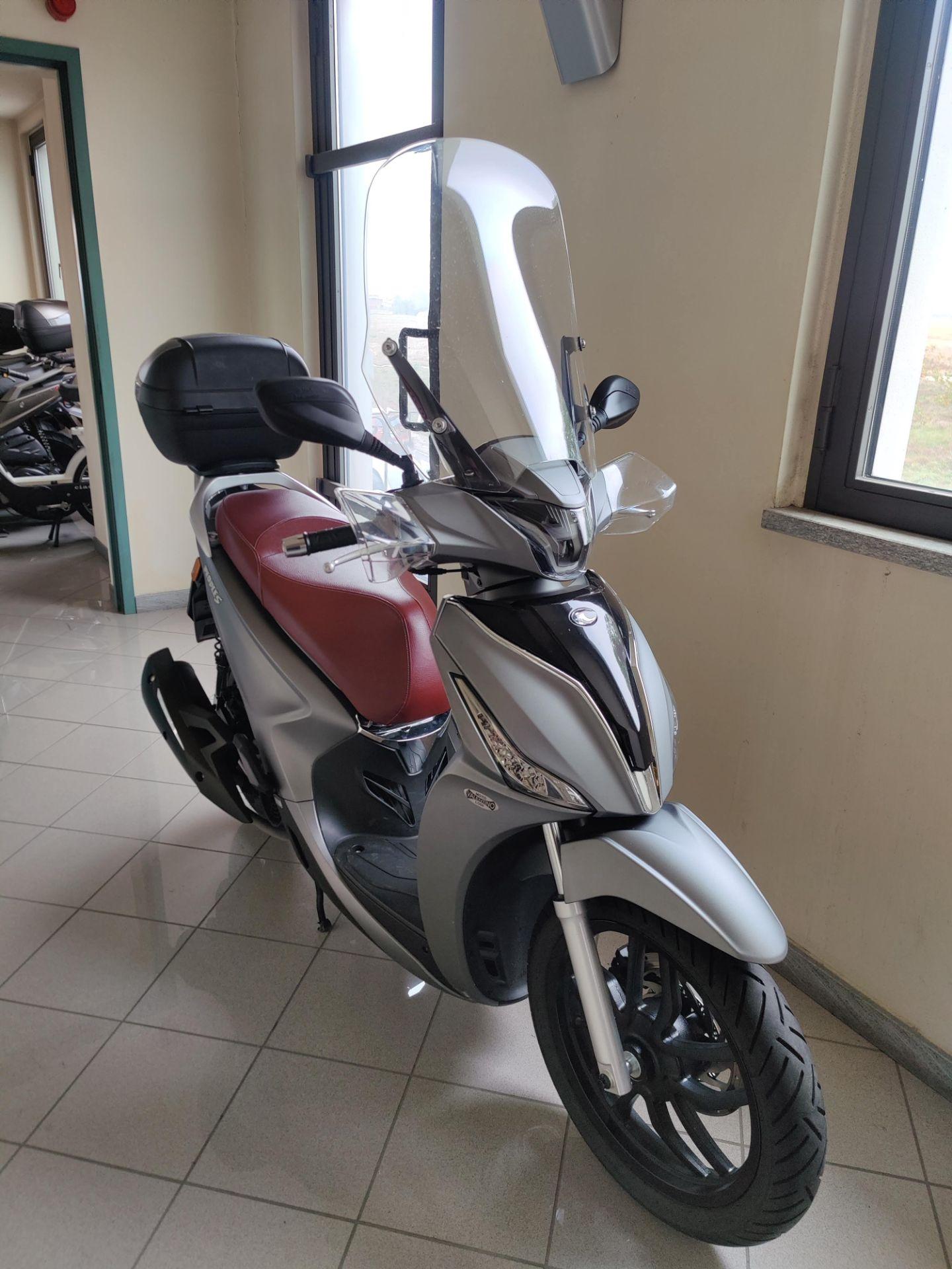 https://valentinomoto.it/wp-content/uploads/2023/06/Kymco-People-S-125-scooter-usato-scaled-1.jpg